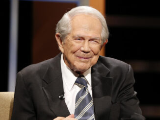 Pat Robertson, broadcaster who helped make religion central to GOP politics, dies at age 93 | ap23157823398656 326x245