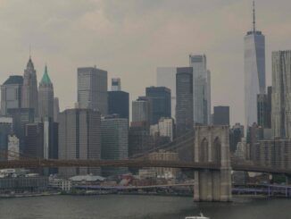 New York City hits &#8220;moderate&#8221; air quality for first time in days – but the situation could be a &#8220;long-duration event&#8221; | gettyimages 1258544117 326x245
